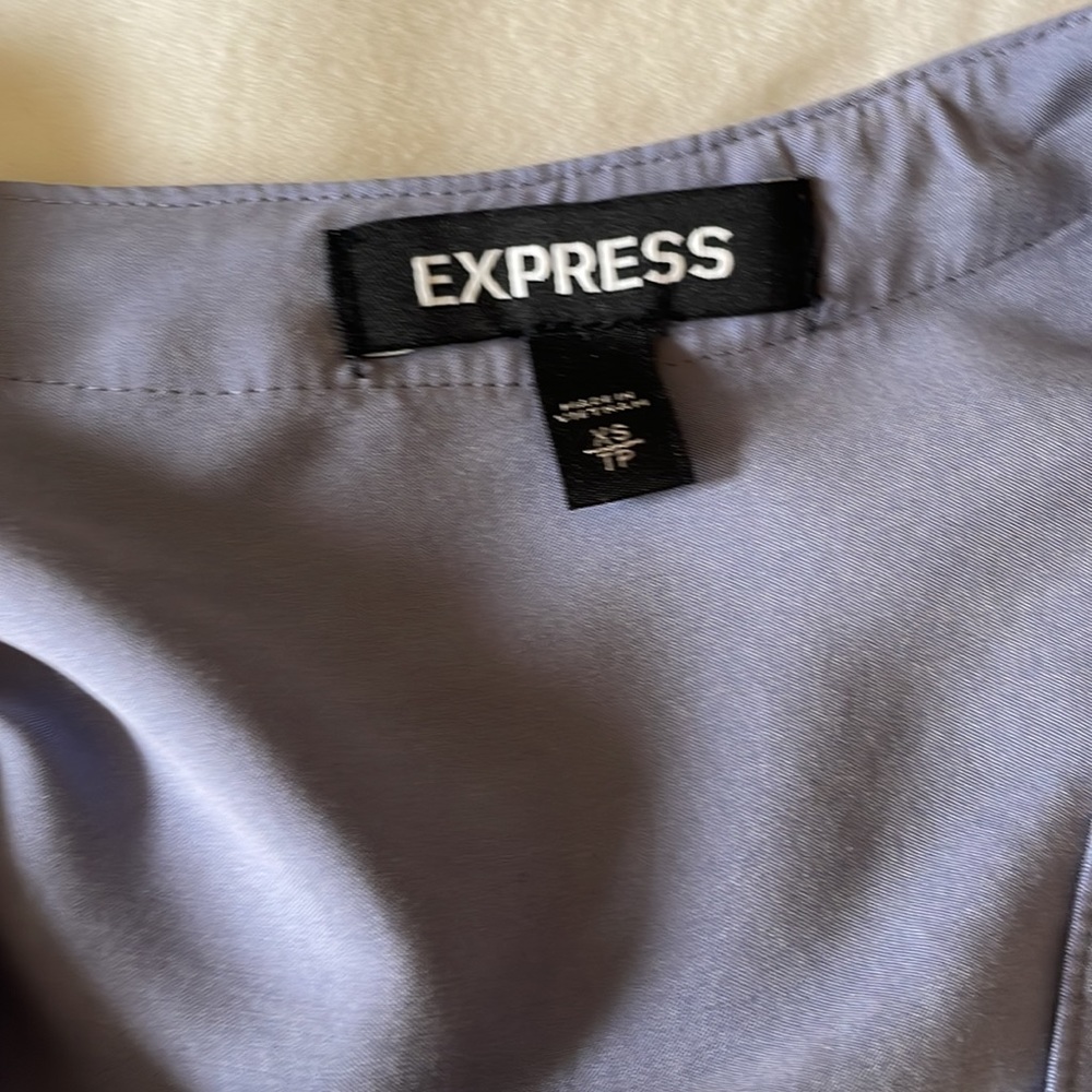 ✨EXPRESS PORTOFINO SHIRT✨ - Picture 6 of 6